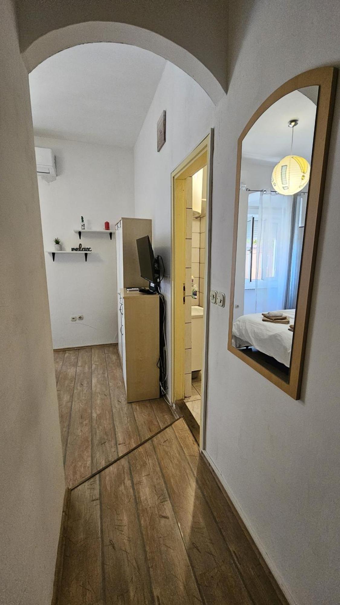 Studio Apartment Kiki For 2, Near Old Town & Beach, Free Wifi Zadar Eksteriør billede